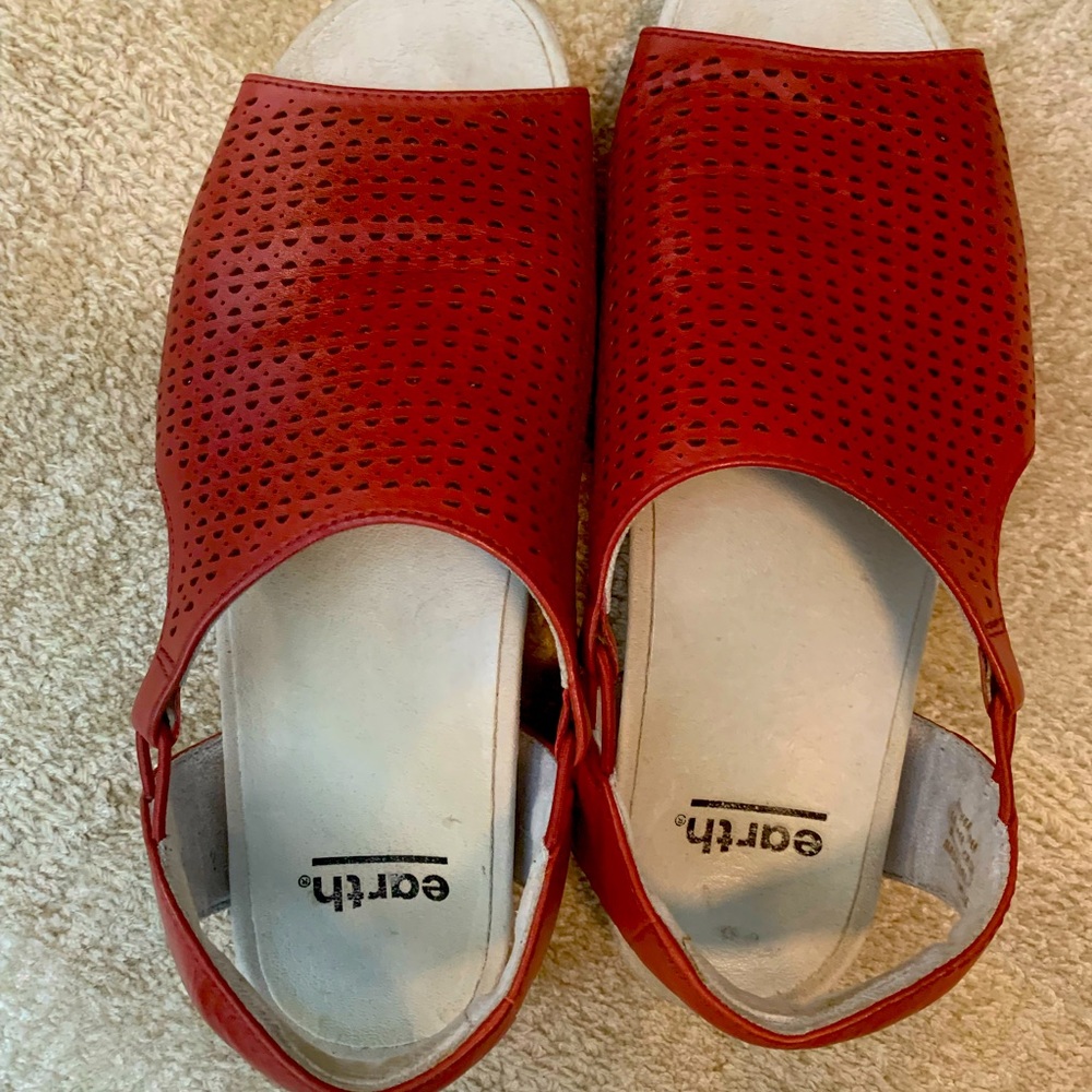 Earth brand sandal. Pet and smoke free home. Good used condition.
